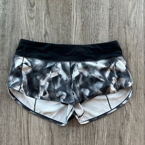 Lululemon Speed-Up Shorts 8 size